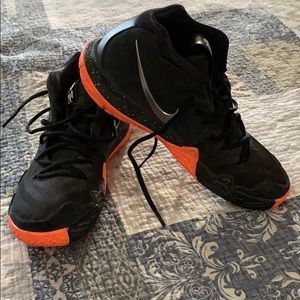 Kyrie-4 Nike tennis shoes